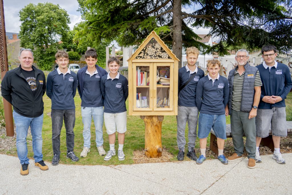 À Talmont, ce sont des élèves menuisiers qui ont fabriqué les boîtes à livres du bourg.